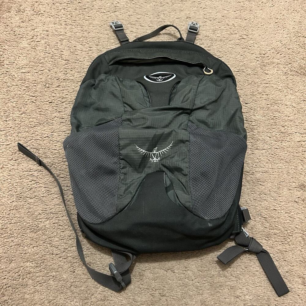 Osprey Farpoint Day Gray Laptop Backpack Daypack Travel Hiking Outdoor Bag
